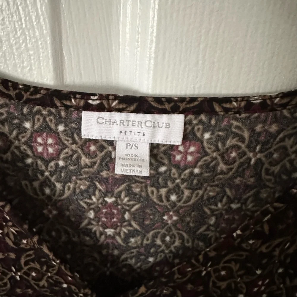 Patterned V-Neck Short Sleeve Shirt
